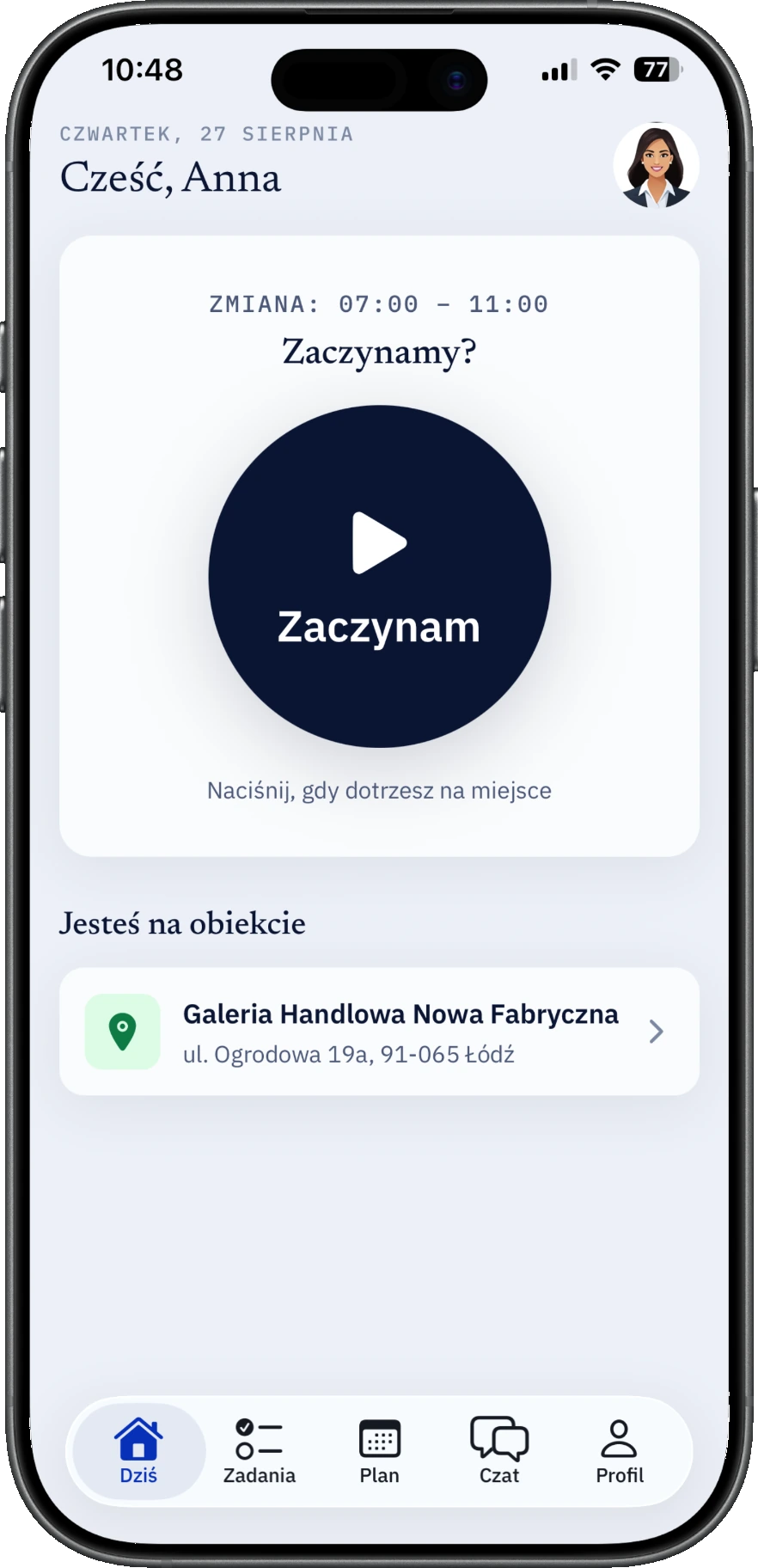 Na miejscu aplikacja sama rozpoznaje obiekt — nikt nic nie wybiera