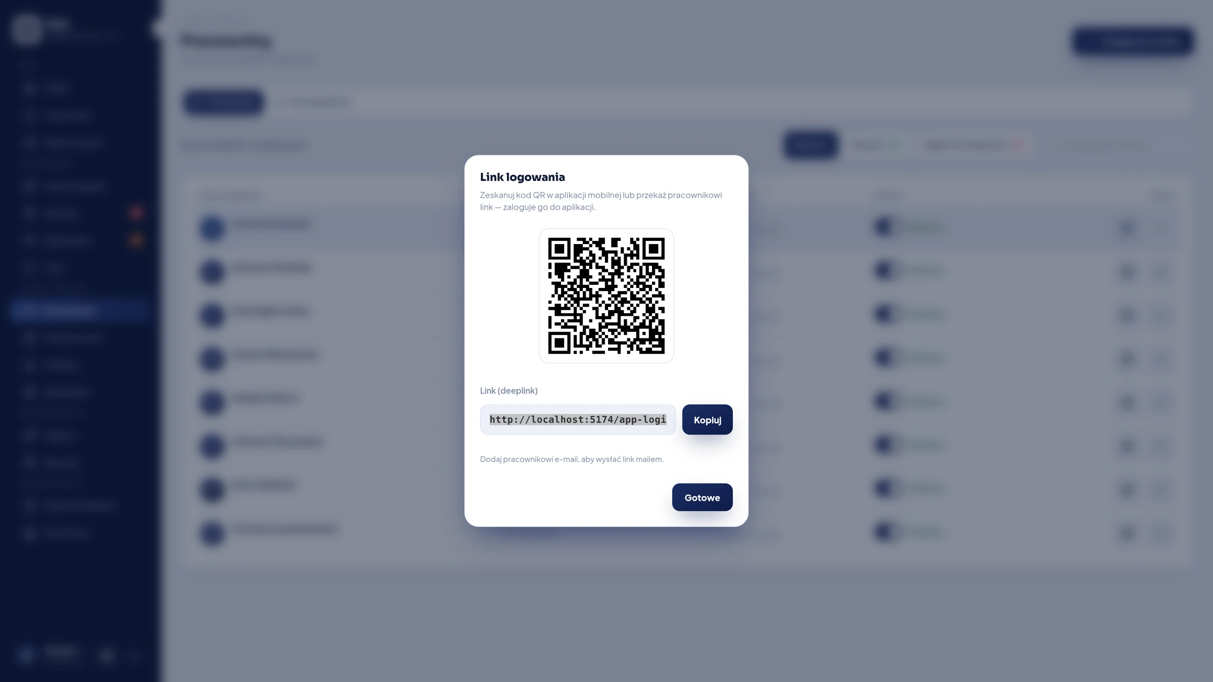 Skanuje kod QR albo klika link