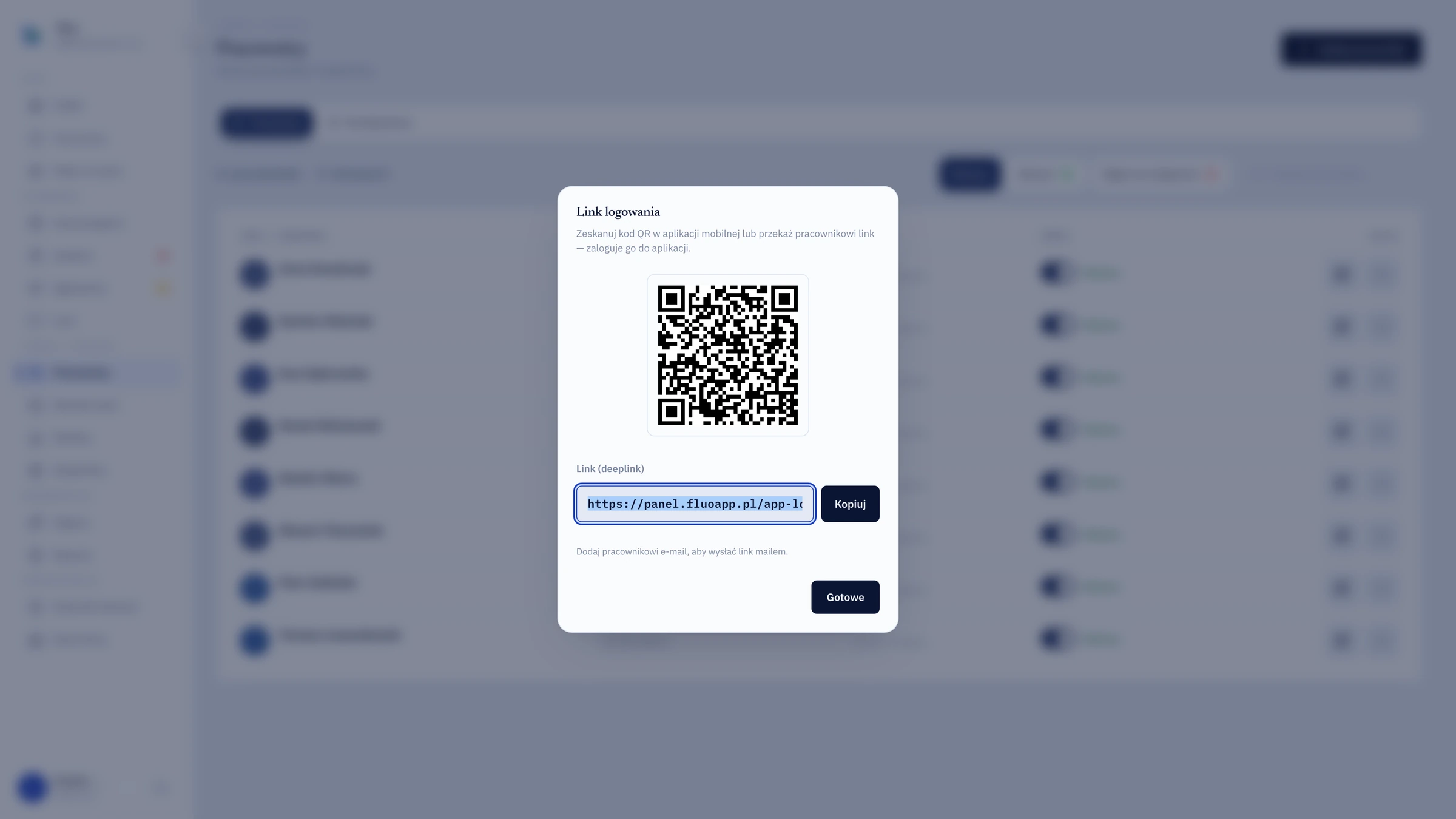 Skanuje kod QR albo klika link